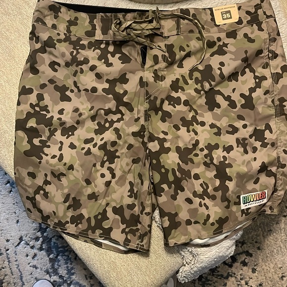 Howler brothers swim trunks- men’s size 35 camo print - Picture 1 of 5